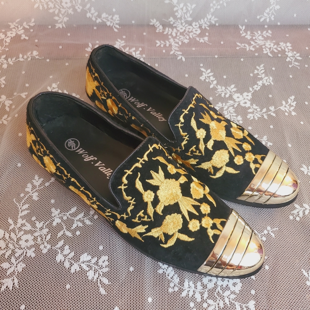 WOLF VALLEY Mens Suede Loafers Sz 38!